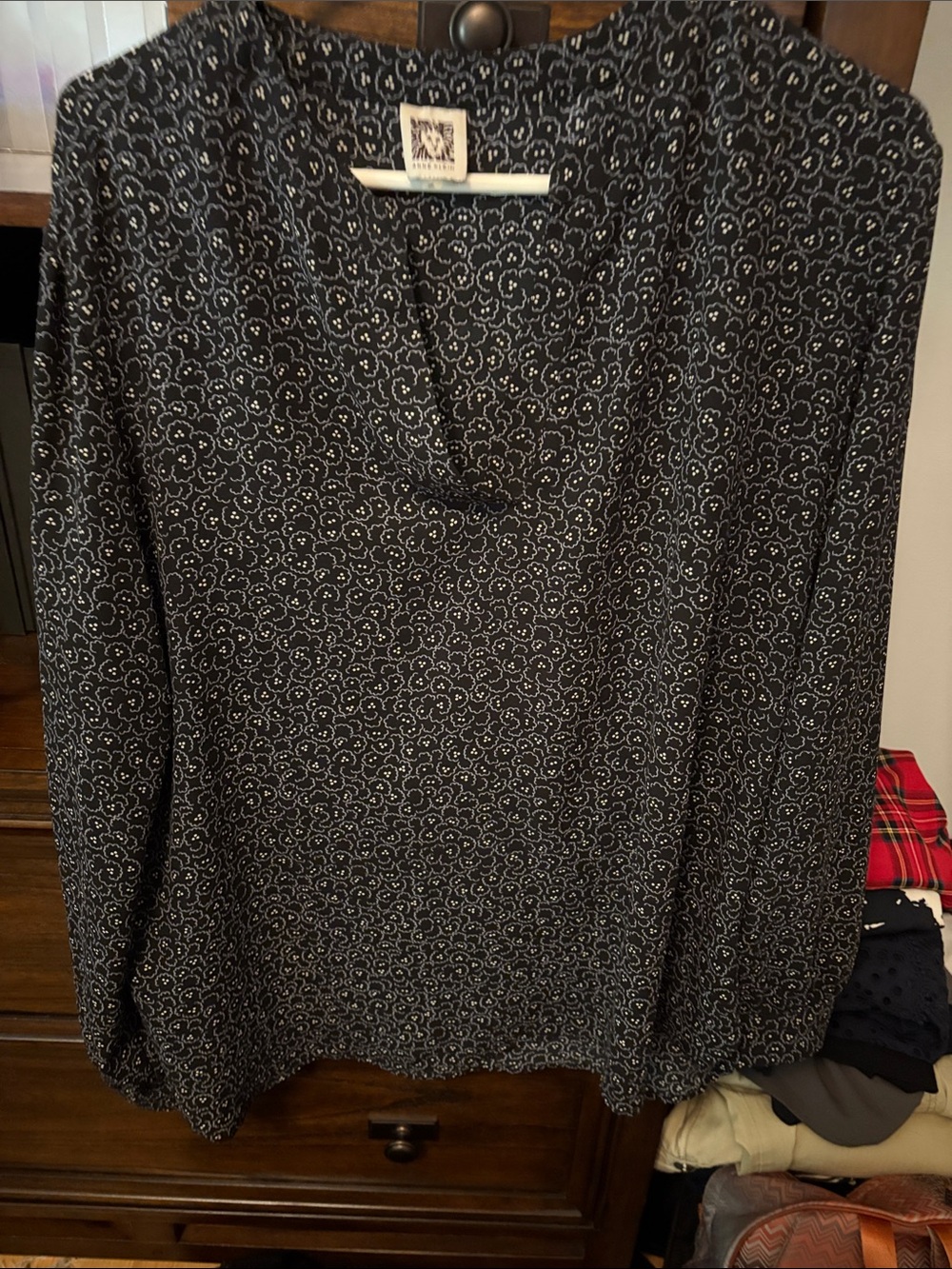 Anne Klein Black Printed Long-Sleeve V-Neck Blouse